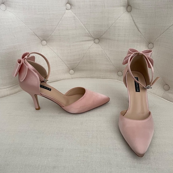 Mother of the bride dress with matching shoes - Picture 7 of 15